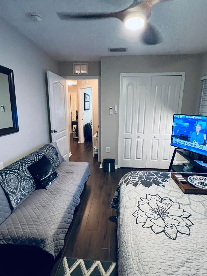 Ruskin Fl Private 2 Bdrm 1 Bath Suite Common Areas Shared With Host And Cat Ngoại thất bức ảnh